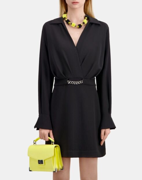 Robe courte en crêpe avec chaîne noire