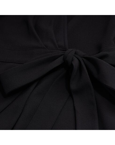 Robe portefeuille courte noire en crêpe