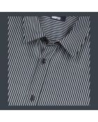 Chemise à rayures noires et blanches