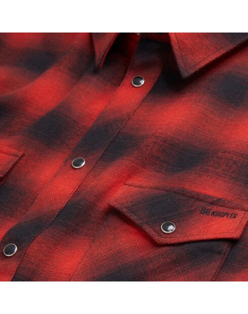 Chemise à carreaux rouge et noire