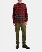 Chemise à carreaux rouge et noire