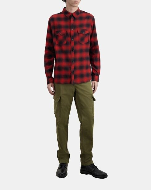 Chemise à carreaux rouge et noire