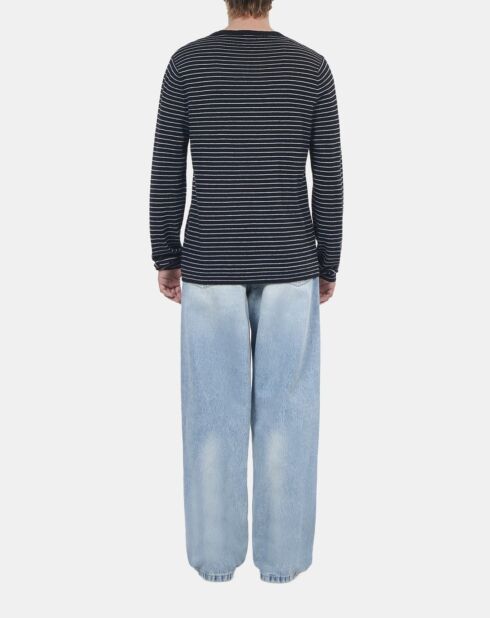 Pull en laine à rayures noires et blanches