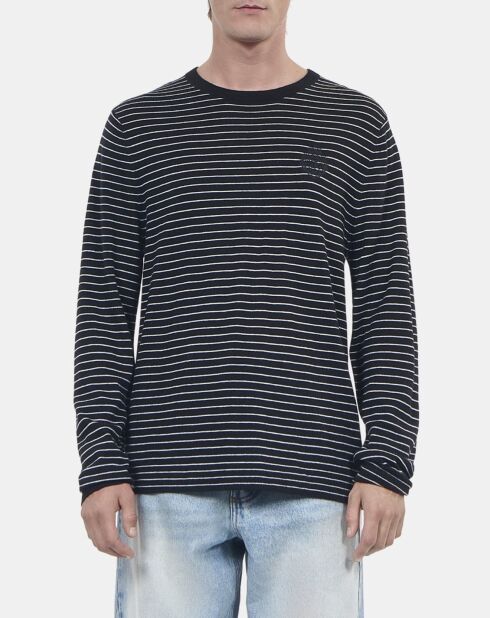 Pull en laine à rayures noires et blanches