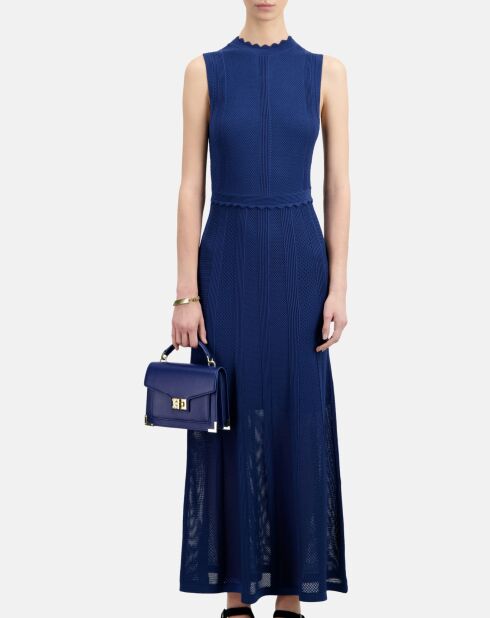 Robe longue en maille ajourée bleu roi