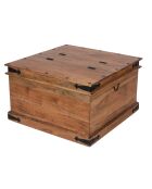 Table basse coffre carrée en acacia massif Naturel - 85x85x50 cm