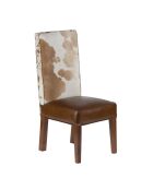 Chaise à haut dossier en peau de vache Acacia Savage Naturel - 46x50x109 cm