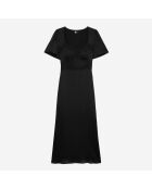 Robe longue noire avec détails en dentelle