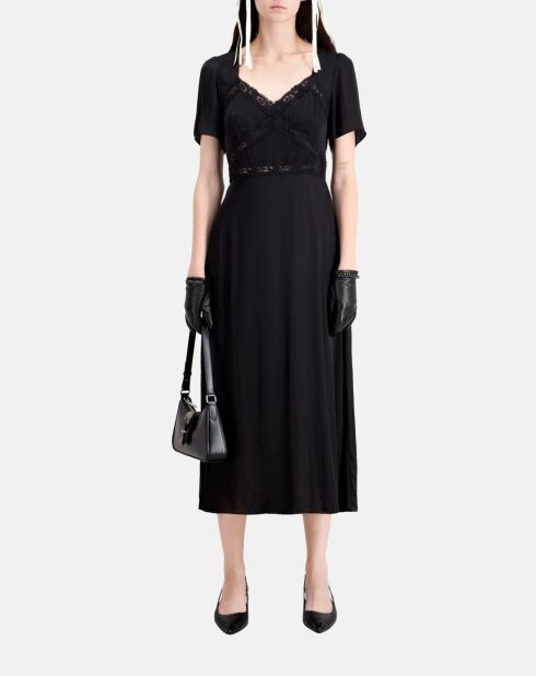 Robe longue noire avec détails en dentelle