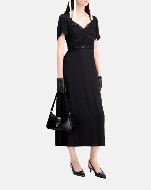 Robe longue noire avec détails en dentelle