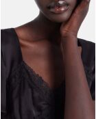 Robe longue noire avec détails en dentelle