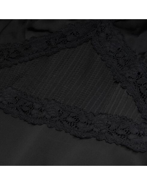 Robe longue noire avec détails en dentelle