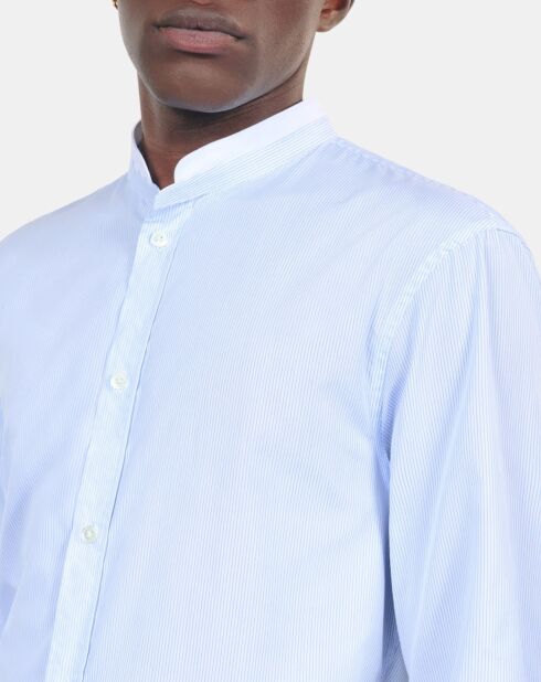 Chemise formelle à rayures blanches et bleues