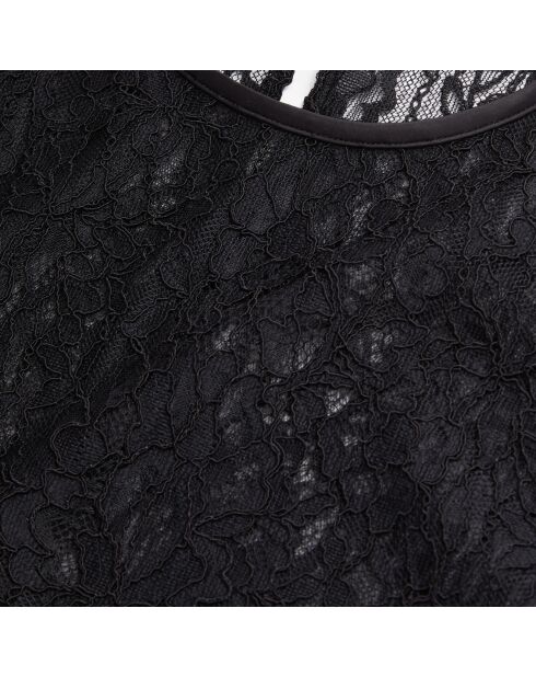 Top court noir en dentelle