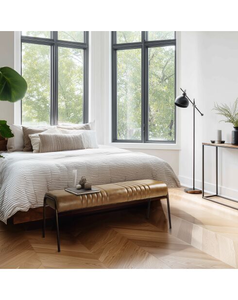 Banc matelassé en cuir marron et pieds acier