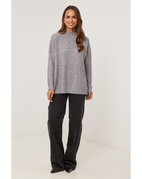 Grauer Pullover Naelis