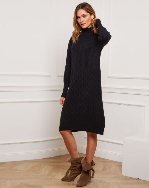 Robe Eclose en Cachemire  mélangé noire