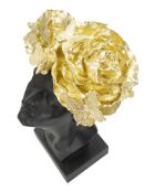 Frau mit Schmetterling schwarz/gold - 21x20x36,5 cm