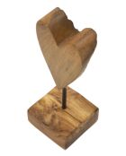 Scultura a cuore in teak marrone - 10x10x25 cm
