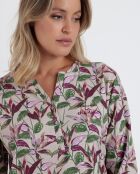 Oudroze nachtjapon met bloemen op zolder