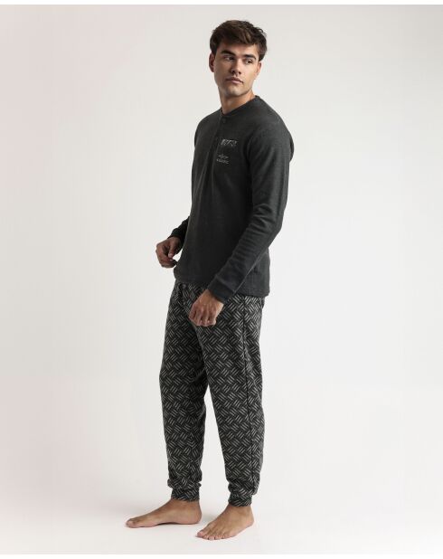 Magnífico pijama gris