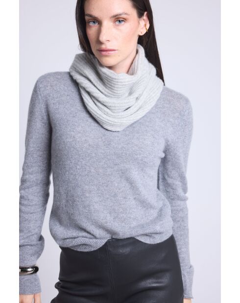 Girocollo in cashmere grigio chiaro