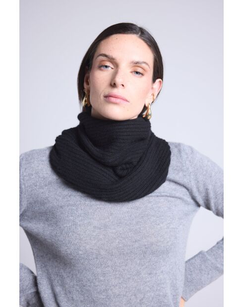 Girocollo in cashmere nero