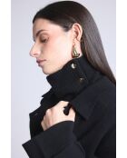 Collo alto con bottoni neri in cashmere