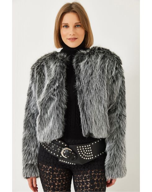 Chaqueta negra con forro de piel sintética