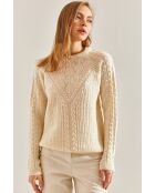 Cremefarbener gemusterter Strickpullover