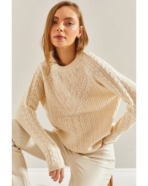 Cremefarbener gemusterter Strickpullover