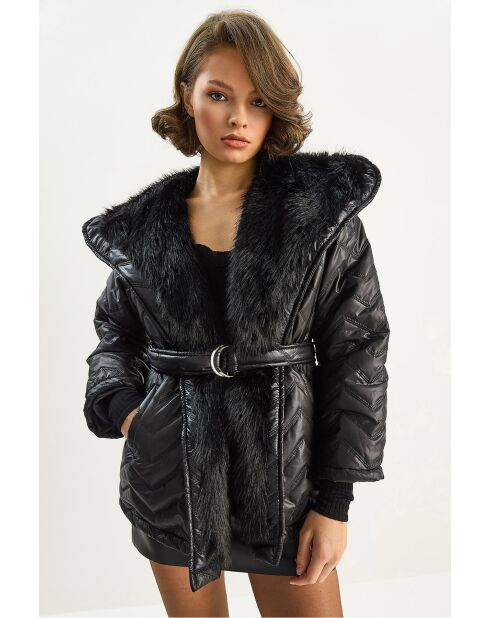 Doudoune avec détails en fourrure et ceinture à la taille noire
