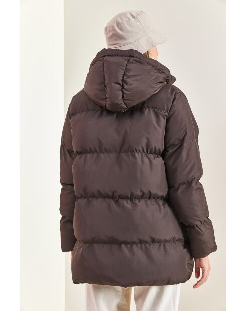 Doudoune longue à capuche avec cordon de serrage brune