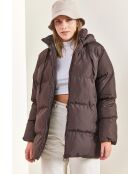 Doudoune longue à capuche avec cordon de serrage brune