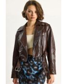 Giacca corta con cintura in ecopelle stampa coccodrillo marrone amaro