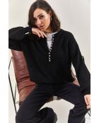 Maglione a collo alto a righe con colletto abbottonato nero