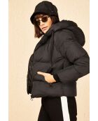 Plumífero negro con capucha negra