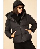 Plumífero negro con capucha negra