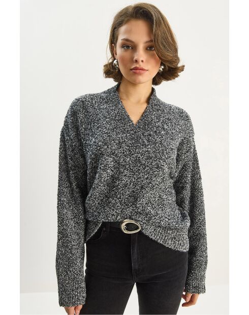 Maglione nero con scollo a V testurizzato