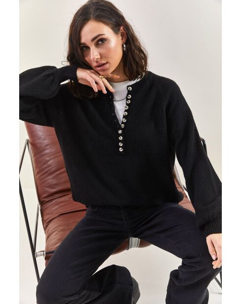 Maglione in maglia a collo alto con bottoni nero opaco