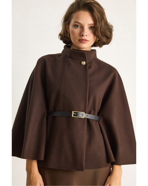 Poncho ceinturé avec boutons dorés brun