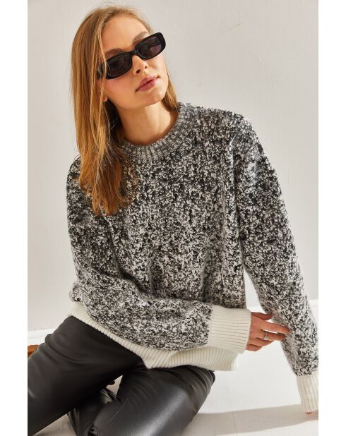 Pull en maille avec détails en perles blanc et gris