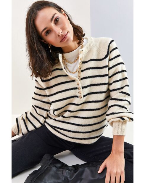 Pull à col roulé rayé avec détails de boutons blanc