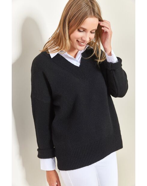 Maglione nero in maglia con scollo a V