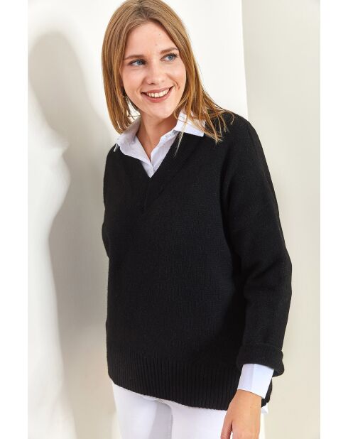 Maglione nero in maglia con scollo a V