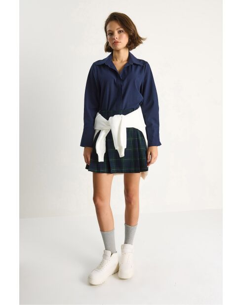 Klassiek geplooid overhemd met marineblauwe manchetdetails