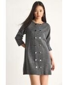 Gebreide jurk met ronde hals en grijze knoopdetails