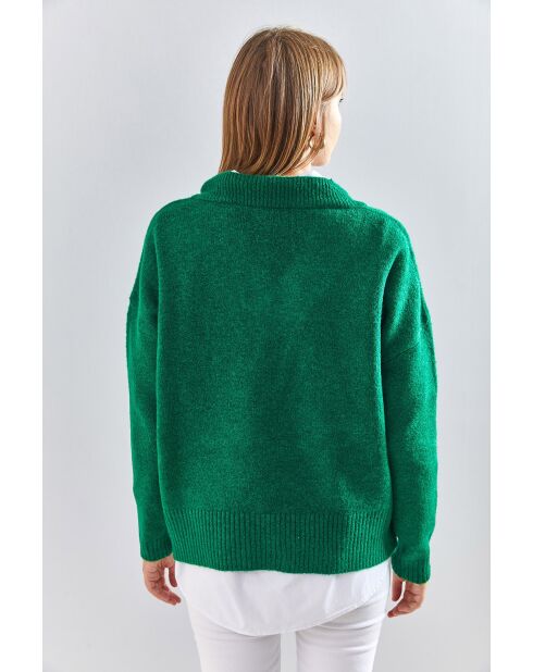 Grüner Strickpullover mit V-Ausschnitt