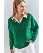 Grüner Strickpullover mit V-Ausschnitt