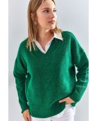 Grüner Strickpullover mit V-Ausschnitt